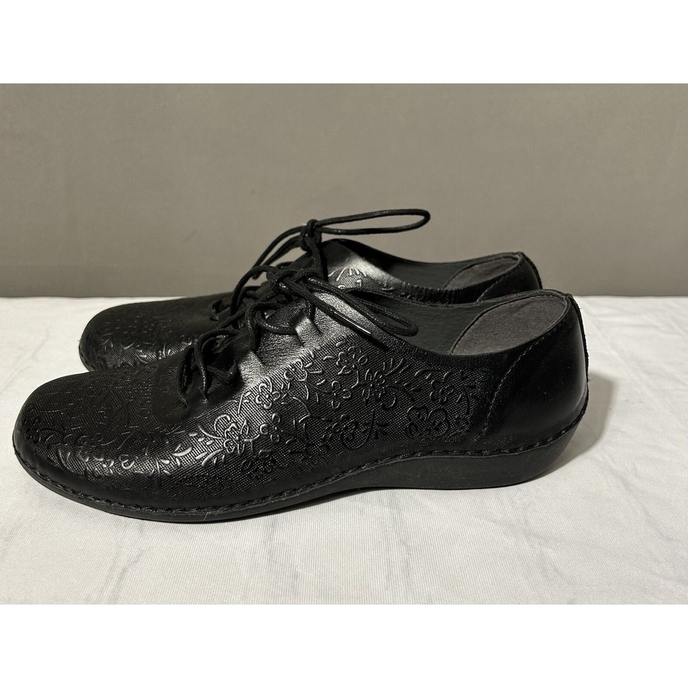 Propet Chantel Shoe Sneaker Black Leather Floral Embossed Size 9 (M) WCX012L